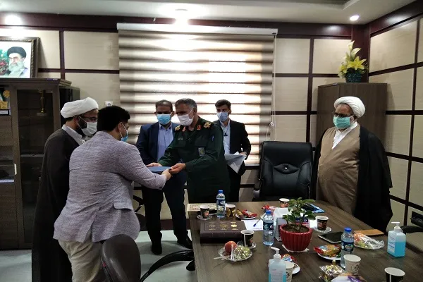 تجلیل از رئیس دانشگاه علوم پزشکی ایرانشهر
