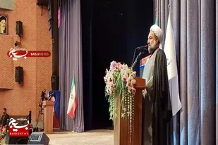 خدمت رسانی به مردم با سعه صدر و اخلاق همراه باشد چرا که استاندار منشا اقتدار و رافت نظام است
