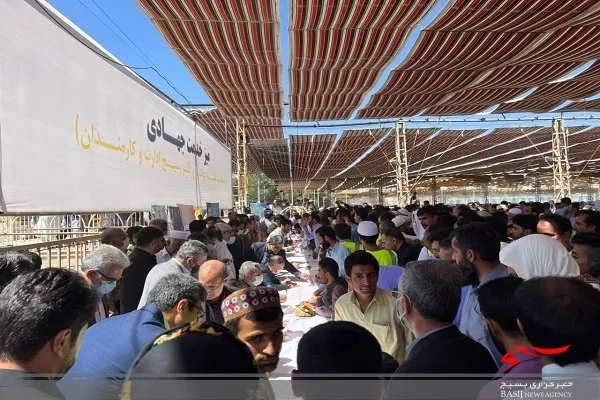 میز خدمت جهادی 15 دستگاه اجرایی در مصلی اهل سنت زاهدان برگزار شد