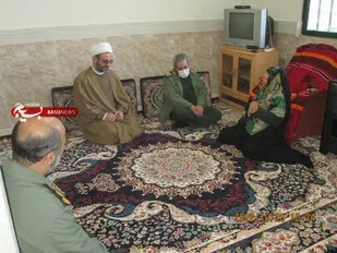 دیدار فرمانده سپاه استان زنجان با مادر شهید صالحی + تصاویر