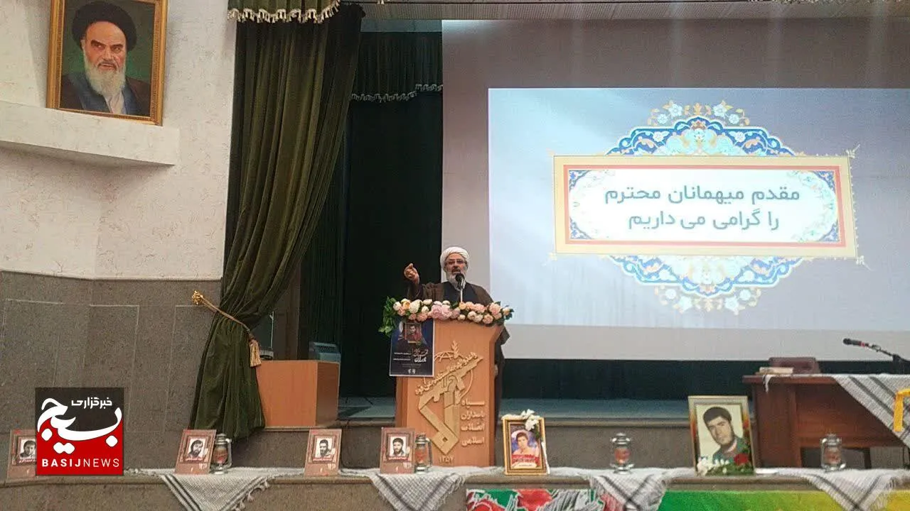 مادران شهدا با افتخار فرزندان خود را راهی جبهه کردند