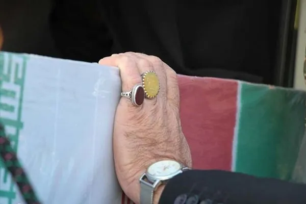 استقبال باشکوه شیرازی‌ها از شهدای دوران دفاع مقدس؛ پیکر شهدا با شهادت حضرت زهرا (س) تشییع می‌شوند