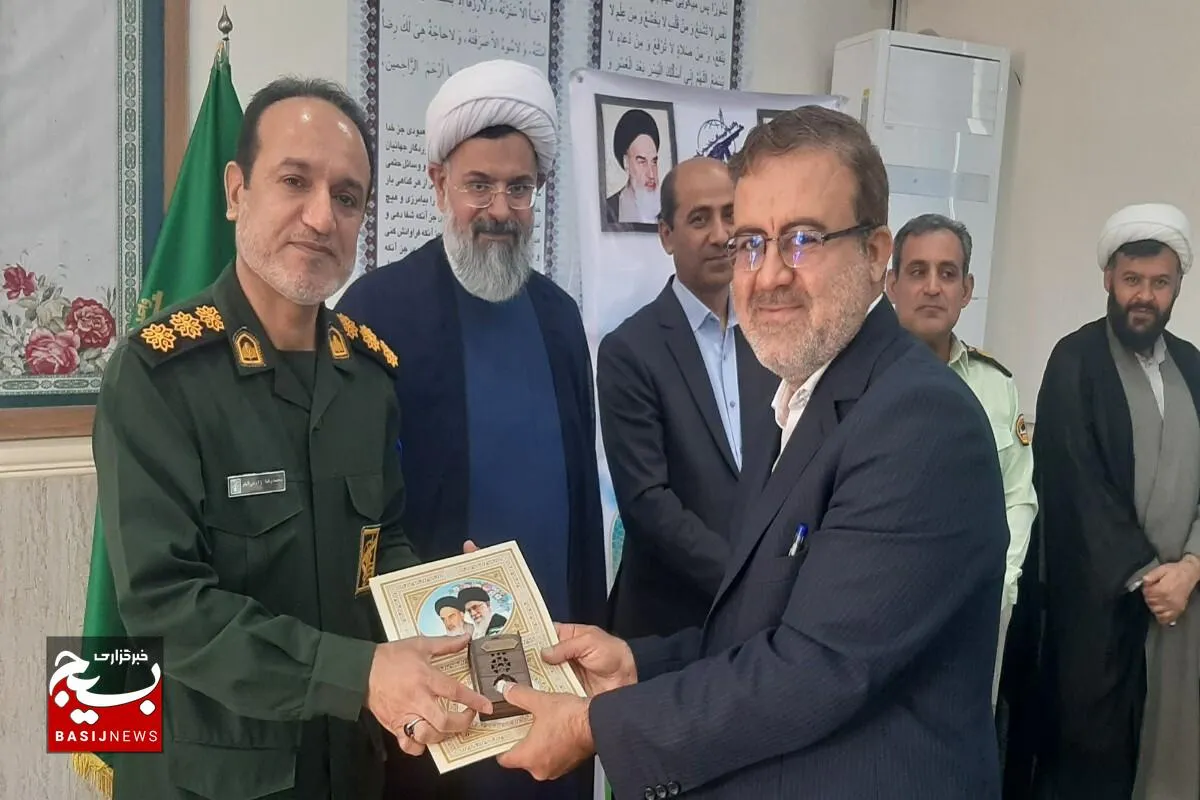 مراسم تجلیل از خادمین شهدادر نمازخانه شهید توسلی سپاه امام رضا شهرستان دشتی