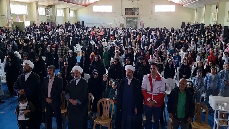 جشن بزرگ روز دختر به مناسبت دهه کرامت و هفته فرهنگ با حضور بیش از هزار دختر نمونه شهرستان فریدن