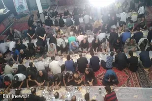 خدمت&zwnj;رسانی خالصانه خادمین موکب شهید صانعی روستای آبرومند به زوار اربعین حسینی