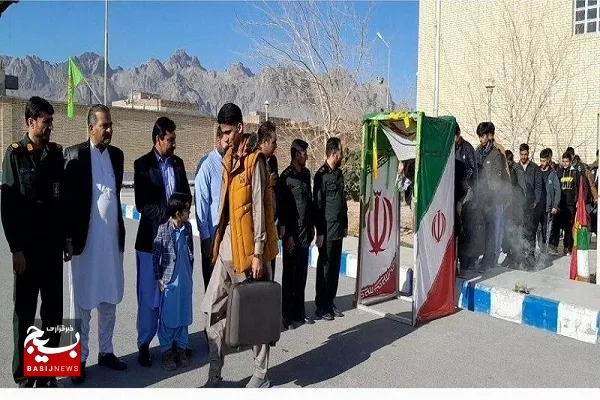 ۴۰ نفر از دانش آموزان خاش به مناطق عملیاتی خوزستان اعزام شدند