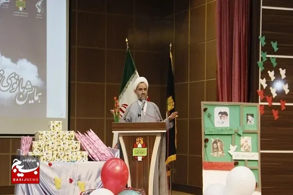 بانوان گل خلقت و طلای آفرینش هستند