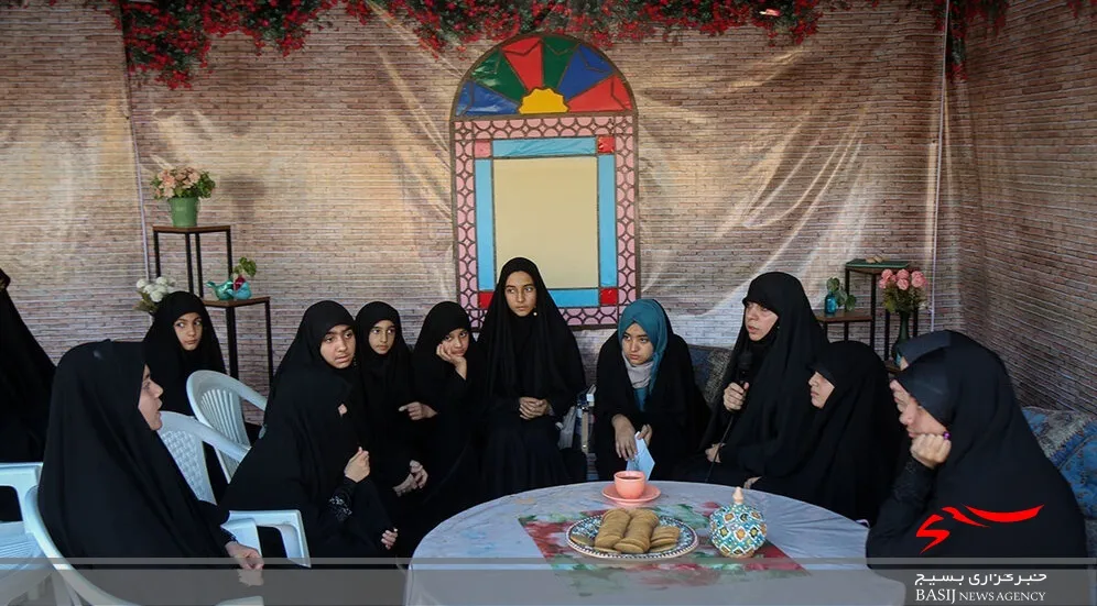 بازدید وزیر آموزش و پرورش از نمایشگاه «دختران سرزمین من»