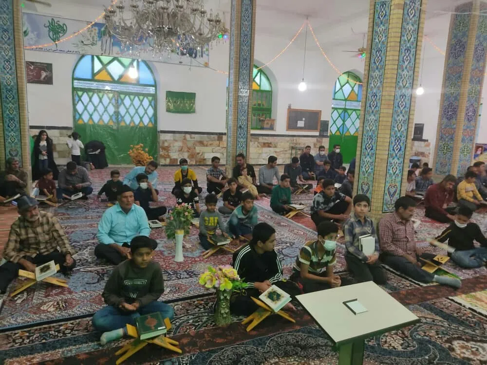 محفل انس با قرآن کریم درامام زاده حمزه (علیه السلام ) و روستای احمد آباد زرند برگزارگردید