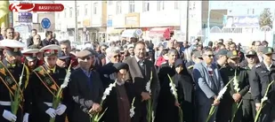 مراسم گلباران تمثال امام به مناسبت چهل و پنجمین سالگرد پیروزی شکوهمند انقلاب اسلامی