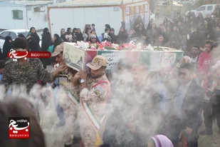 استقبال مردم چاه مبارک از پیکر شهید گمنام