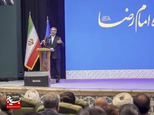 در میدان خدمت باید جلوتر از مردم حرکت کنیم
