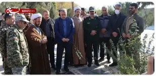 گلباران و عطر افشانی گلزار شهدای شهر وحیدیه