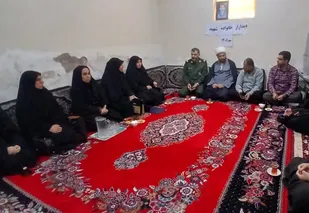 خانواده&zwnj;های شهدا، چشم و چراغ این ملت هستند