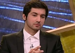 کسانی که جلوی دوربین هستند بیشتر مراقب ظاهرشان باشند