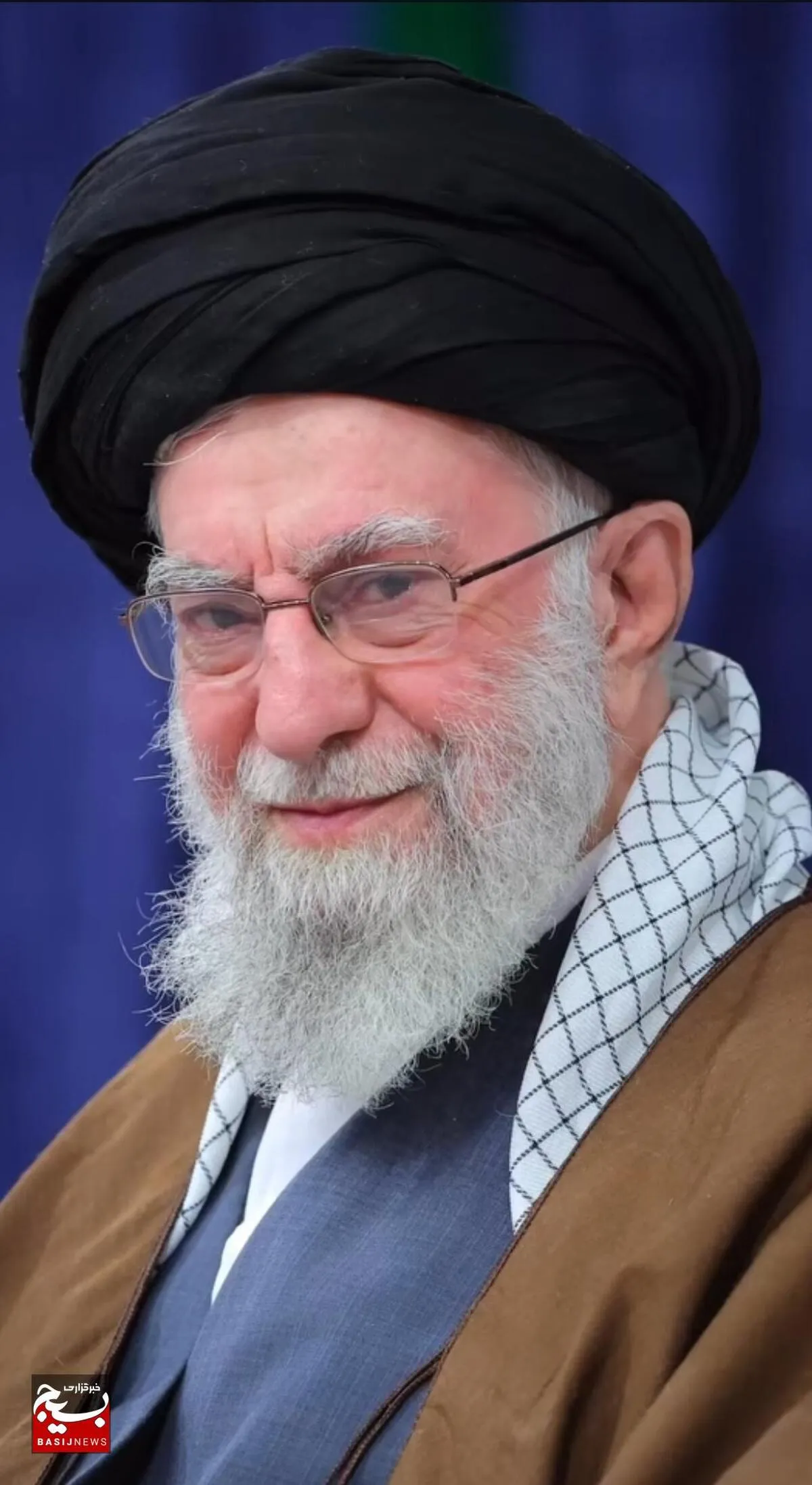 رهبری حکیمانه؛ استمرار مکتب امام و پرچمداری عزت امت اسلام