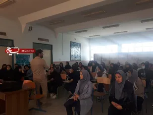 سلسله نشست&zwnj;های بصیرتی با محوریت جهاد تبیین و انتخابات در مدارس دخترانه گرمسار برگزار شد