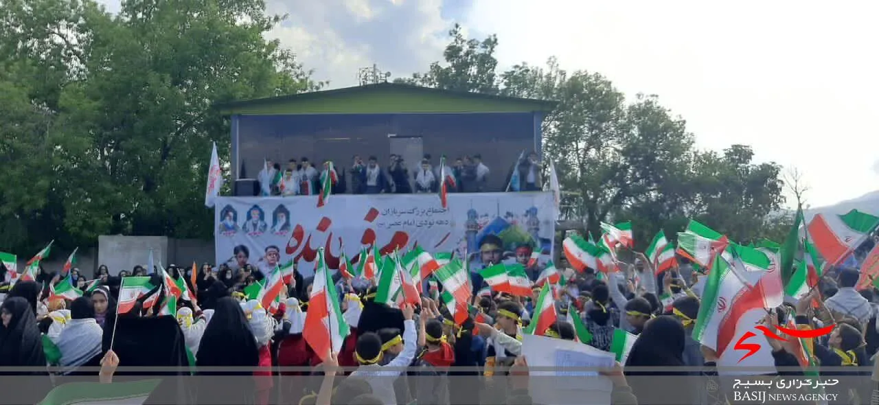 نمایش قدرت نوجوانان با اجرای سرود «سلام فرمانده» در سلماس