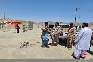 ۴۸ بسته معیشتی در بین نیازمندان بخش مرزی بم پشت توزیع شد