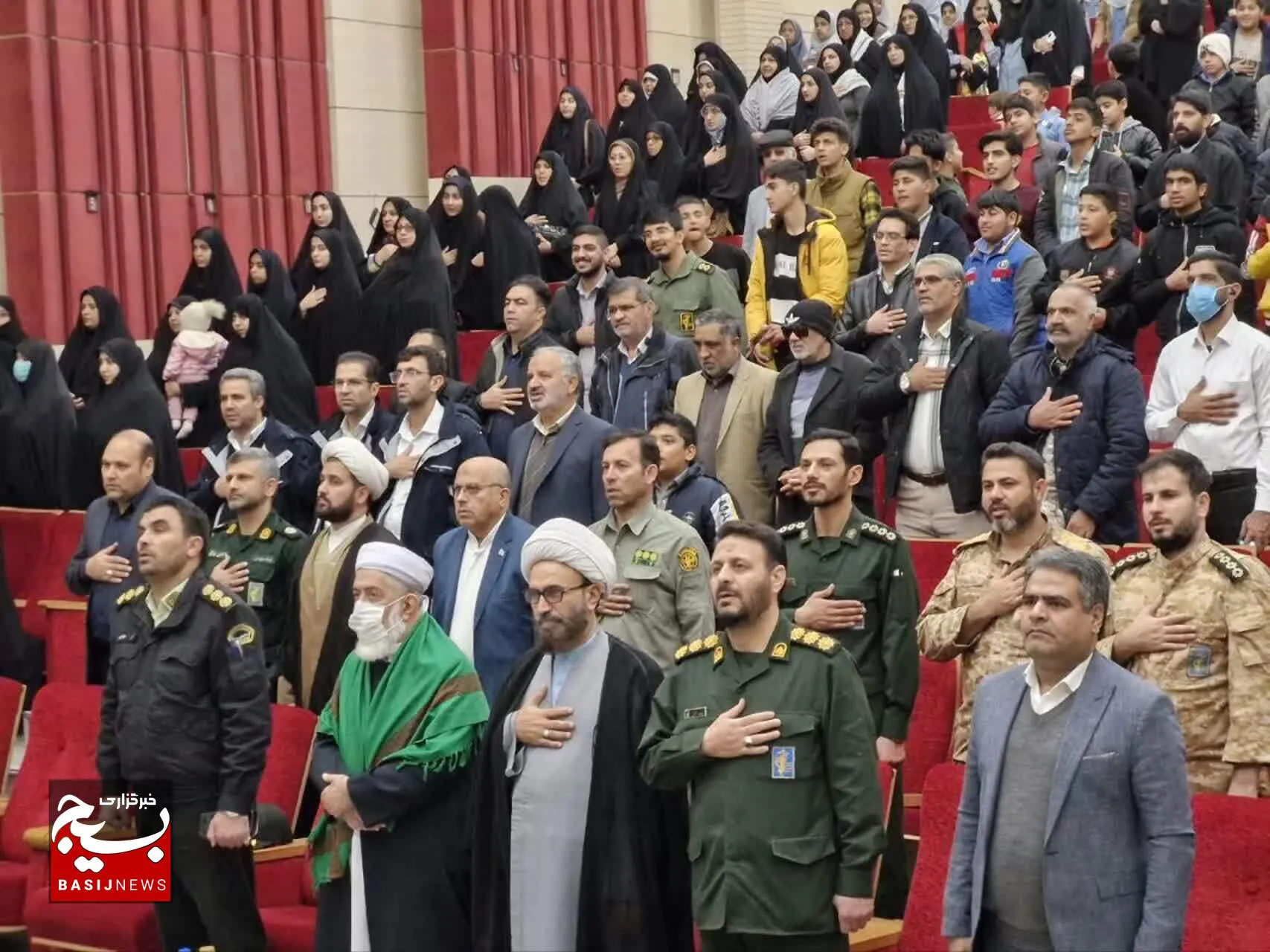 دشمن انقلاب را بهتر از ما می‌شناسد/مراقب فتنه‌های بزرگ‌تر پیش رو باشید