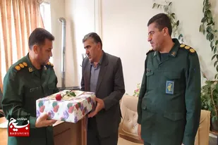 تجلیل سبزپوشان سپاه ناحیه بهار از مدیریت و معاونان آموزش و پرورش بهار+تصاویر