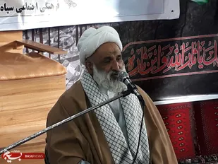 تفکری که با جبهه استکبار تعامل می کند غرب گرایانه و باطل است