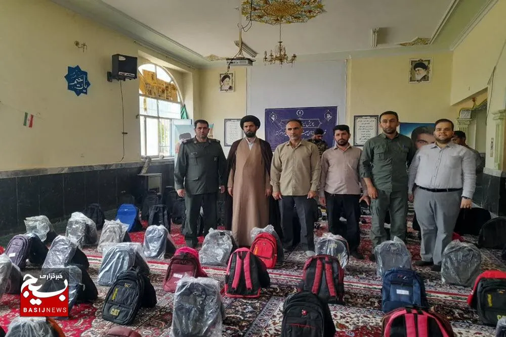 اهداء ۵۰۰ بسته نوشت‌افزار به دانش‌آموزان نیازمند در نهاوند