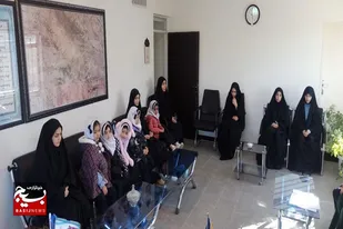 دیدار دانش آموزان مدرسه راهیان کوثر با فرمانده سپاه ناحیه رزن