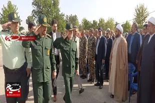 برگزاری صبحگاه مشترک نیروهای نظامی و انتظامی و بسیجیان در نهاوند