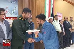 دیدار فرمانده سپاه ناحیه رزن با کارگران کارخانه سیمان هگمتانه