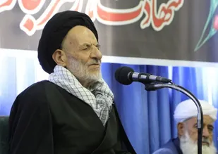 اگر برخی از افراد سرکش طغیان کردند همه مسلمانان باید یکدیگر را یاری کنند