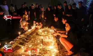 سوز ۴۱ شمع برای برآورده کردن حاجت دلدادگان