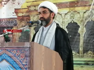 امام جمعه محور وحدت ، حلقه اتصال بین مردم و مسئولین ، و مسئول قرارگاه فرهنگی شهر است.