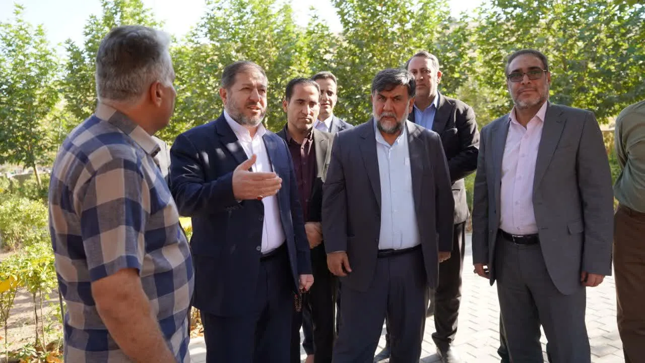 
رئیس‌کل دادگستری استان لرستان در بازدید از مجتمع کشت و صنعت لرستان، این مجموعه را الگوی موفق تولید و نمادی از گذر موفق کشاورزی سنتی به مدرنیته و مصداق بارز جهاد اقتصادی دانست