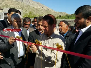 خانه بهداشت خیرساز روستای مال ملا در شهرستان لنده به بهره برداری رسید / تقدیر ویژه استاندار از خیر گراشی و مجمع خیرین سلامت کهگیلویه و بویراحمد
/احمدزاده: خانه بهداشت مال ملا بسیار باکیفیت ساخته شده است