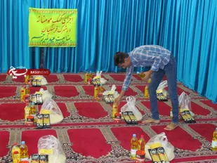 توزیع 30 بسته کمک معیشتی توسط بسیجیان فارسان