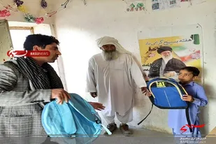 توزیع ۷ پک کامل لوازم التحریر به دانش آموزان شهرستان خاش