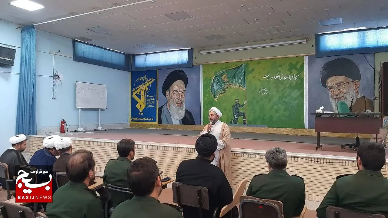 غفلت از فضای مجازی، فاصله ما با نسل نوجوان را افزایش داده است