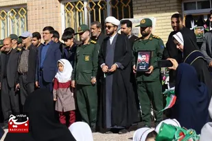 مسئولان سپاه ناحیه نهاوند فرزندان شهید سهرابی را تا مدرسه همراهی کردند+تصاویر