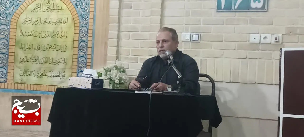 صبر و استقامت تنها راه رسیدن به اهداف انقلاب اسلامی امام خمینی است