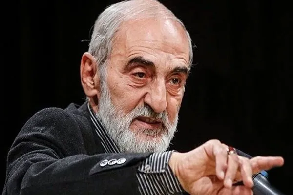 ما در جنگ، انقلاب را صادر کردیم/ انقلاب برای صدور ویزا نمی‌خواهد