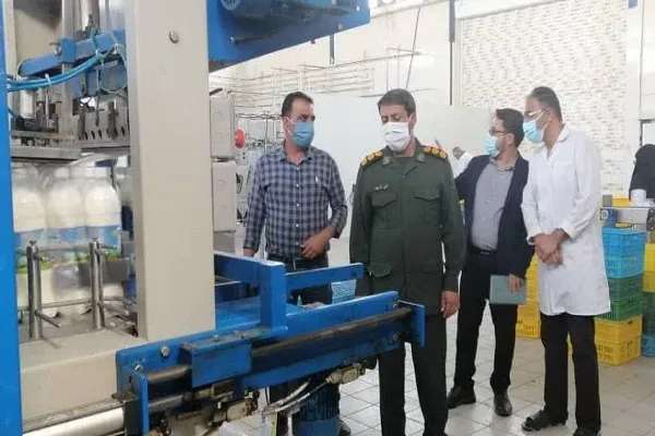 بررسی مسائل و مشکلات کارخانه لبنیاتی با حضور فرمانده سپاه ناحیه لارستان