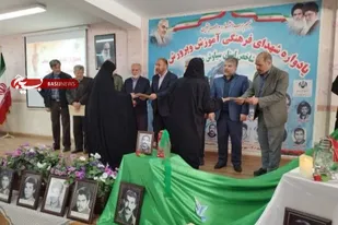 معلمان فرهنگ دفاع مقدس را به دانش آموزان بیاموزند