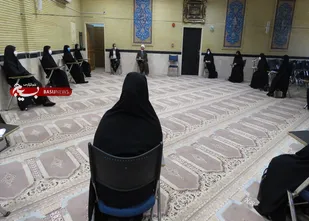 دشمن می&zwnj;خواهد حجاب را از زن مسلمان بگیرد