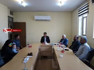 تقدیر از دو بانوی کارگر در راستای اجرای طرح جوانی جمعیت +عکس