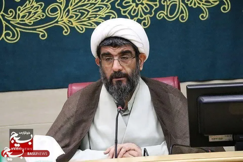 دشمن در جنگ شناختی تاب‌آوری و باور مردم را هدف قرار داده است /دانش‌آموزان و دانشجویان باید با تقویت بنیه علمی و فکری در برابر جبهه باطل بایستند/غلبه جبهه حق بر باطل نیازمند علم، تخصص، بصیرت و روحیه مقاومت است/وحدت و اتحاد رمز پیروزی در برابر دشمن است