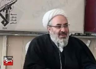 مدیر انقلابی نباید پشت میز نشین باشد