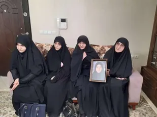 دیدار مسئول بسیج جامعه زنان سپاه گیلان با خانواده شهید خدمت "تهمینه ادیبی"