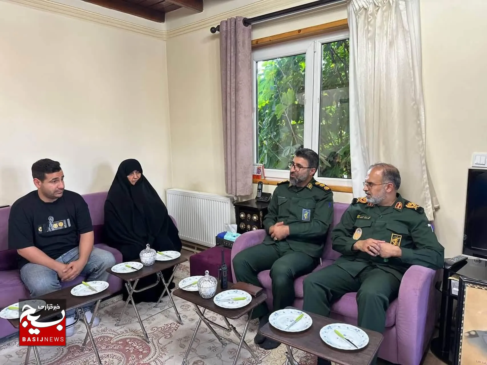 دیدار فرمانده سپاه کربلا با خانواده شهید جانباز حاج عبدالله طاولی نژاد