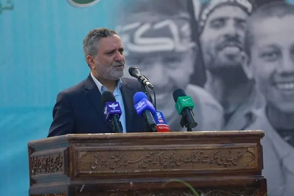 حاج قاسم بیرق‌دار حفظ فضائل انقلاب بود